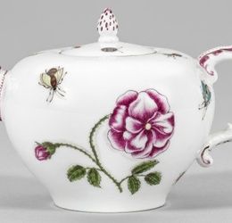 Small Meissen teapot with woodcut flowers