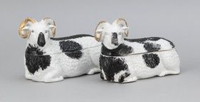 PAIR OF KUZNETSOV PORCELAIN RAM-FORM BOXES Late 19th/Early 20th Century Heights 4.75”. Lengths 7”.