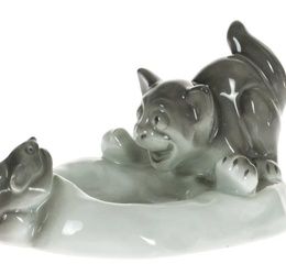 Porcelain ashtray "Cat with the mouse"