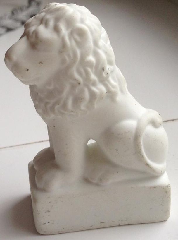 Lion Sculpture LFZ Biscuit