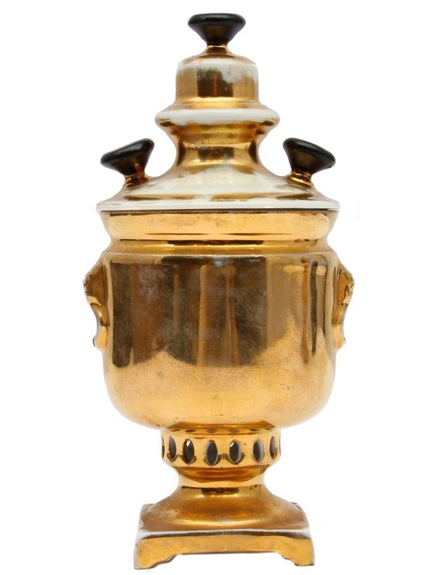 A RUSSIAN GILT PORCELAIN SAMOVAR BY KUZNETSOV