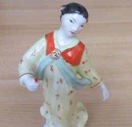 Porcelain figurine "Korean woman with a flower" (Chinese woman)