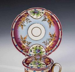 Lidded cup with saucer Kuznetsov brand between 1891 - 1917 Cylindrical cup with partial