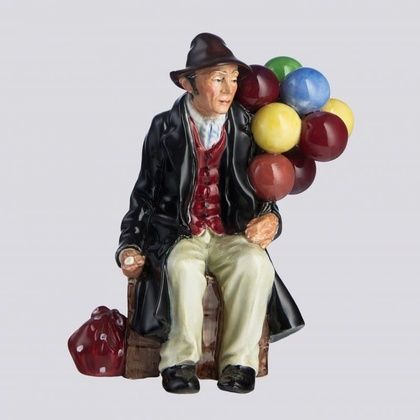 Statuette with balls