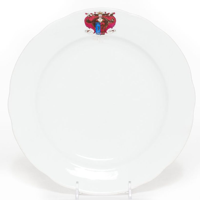 Фарфоровая гербовая тарелка Кузнецов
