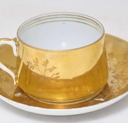 [Russian]. A cup with saucer "Flowers on gold background". Russia, Kuznetsov Company, 19th-20th cent.. - 7x5x10 cm.