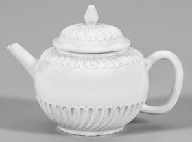 Белый чайник из фарфора Бёттгера