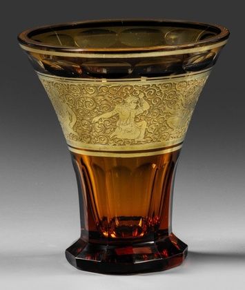 Богемская гравированная стеклянная ваза с гравировкой и позолотой в стиле Мозера