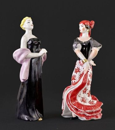 Two Porcelain figures ‘Singer’ and ‘Gypsy woman’ Porcelain figure ‘Singer’