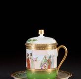 A PORCELAIN CUP WITH COVER AND SAUCERRussian, Moscow, Kuznetsov Manufactory, circa 1900 The