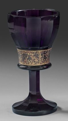  Фиолетовый стеклянный бокал с гравировкой и позолотой