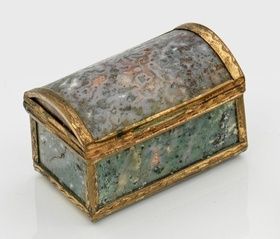 Miniature round-top trunk