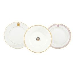 Три русских фарфоровых гербовых тарелки