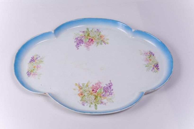 An antique Russian imperial porcelain tray made by Kuznetsov