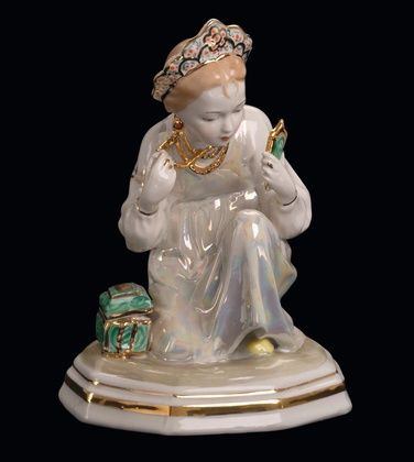 SOVIET PORCELAIN OF MALACHITE BOX FIGURINE (FROM P.P. BAZHOV'S URALS TALES), DESIGNED BY OL'GA MIKHAILOVNA, DULEVO PORCELAIN FACTORY, 1956 MODEL AFTER 1953