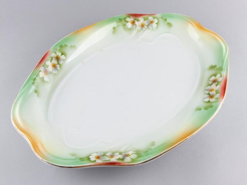 Фарфоровая сервировочная тарелка Кузнецова, размеры 47 x 35 см.