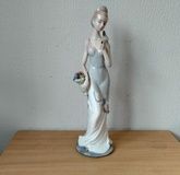 Lady with flowers. porcelain, Old Europe, 36 cm.