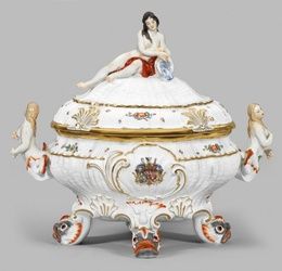 Magnificent Meissen covered tureen