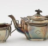 Small teapot with sugar bowl
