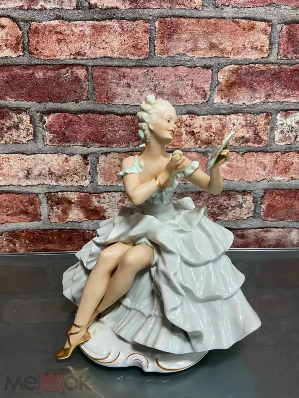 Балерина Пина с зеркалом