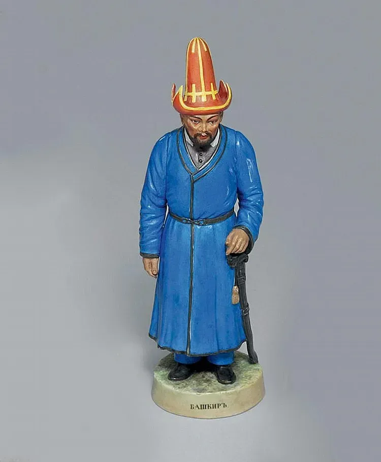 Большая фарфоровая фигура башкира от Фарфоровой фабрики Кузнецова, Москва, около 1894 года