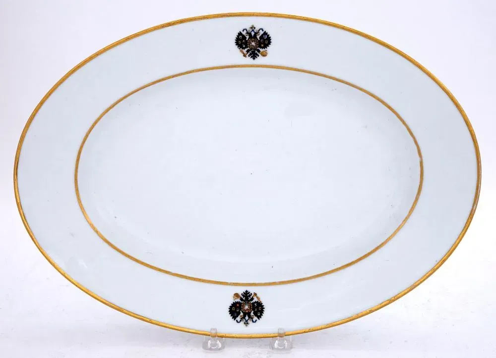 Фарфоровая тарелка из коронационной службы