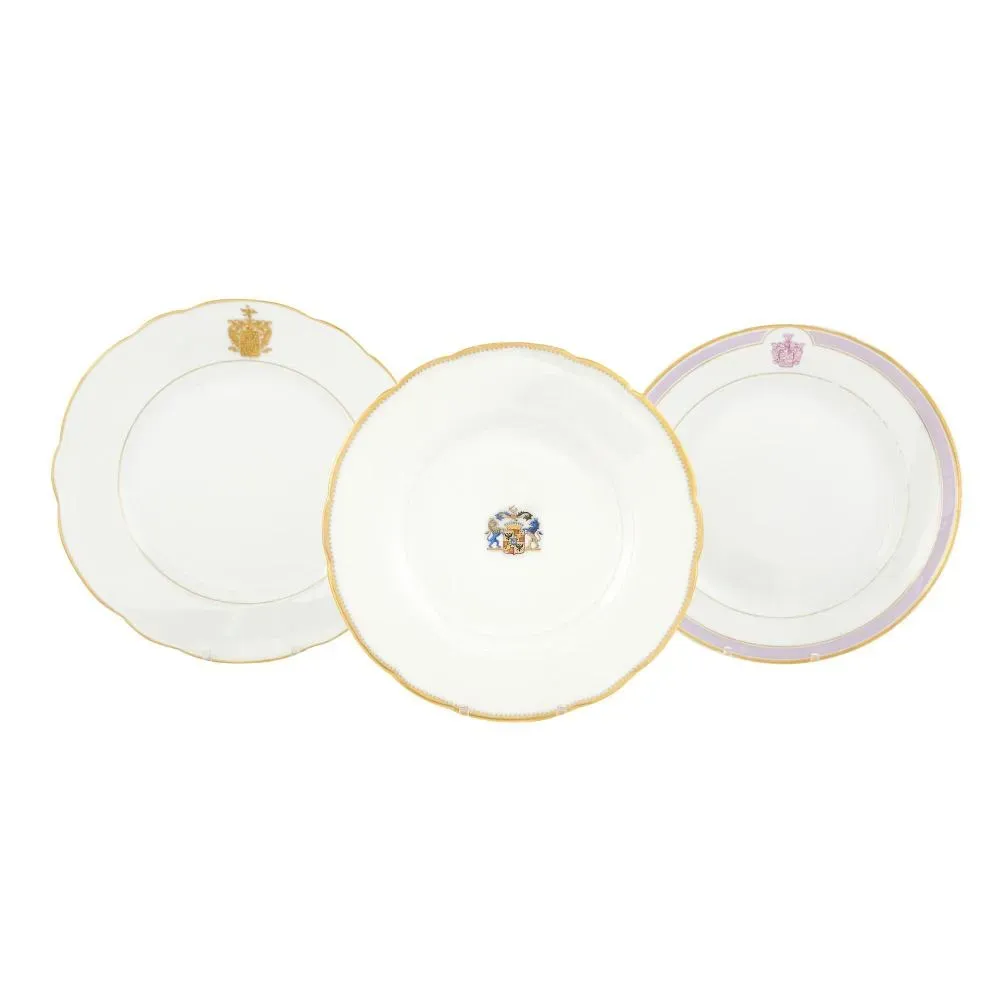 Три русских фарфоровых гербовых тарелки