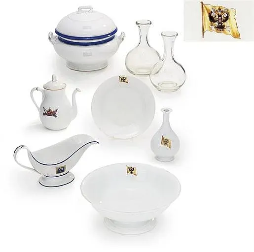 Коллекция фарфоровой и стеклянной посуды из Императорских яхт-сервисов