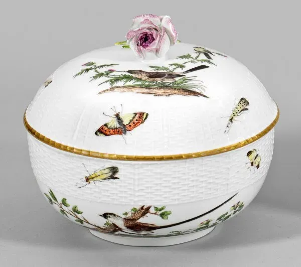 Супница с украшением из птиц и насекомых