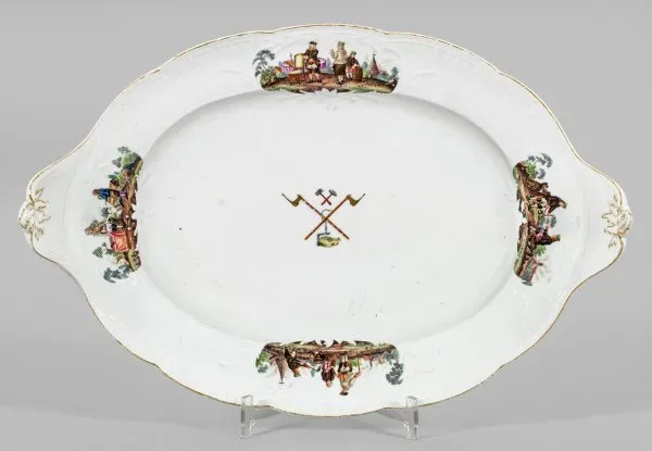 Блюдо  с декором Бергманна.