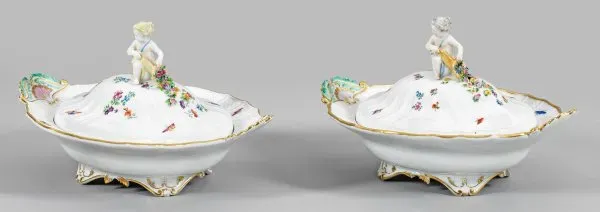 Пара супниц с крышками