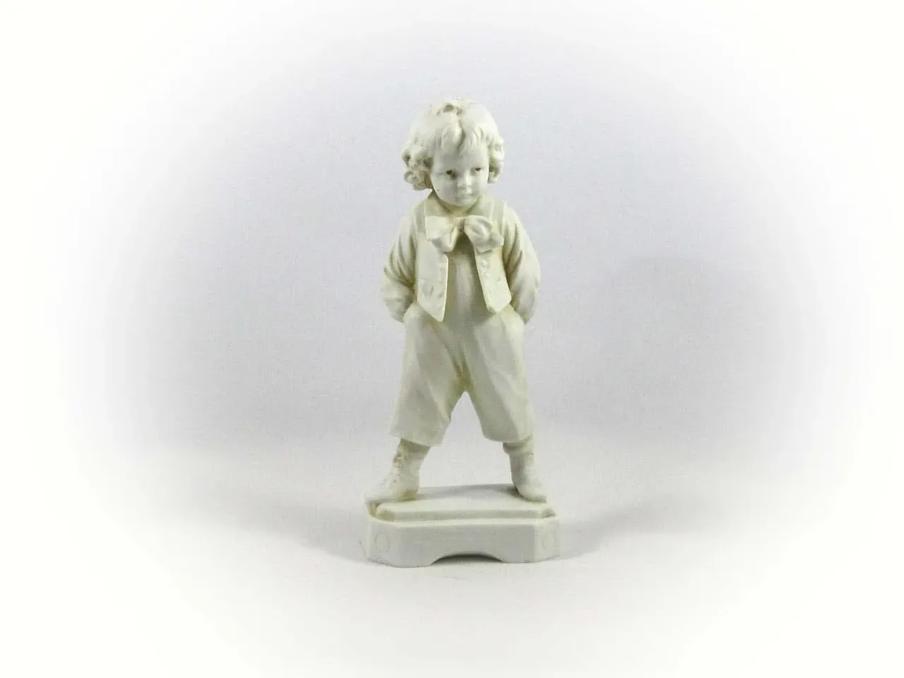 Мальчик с бантом