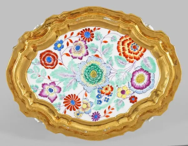 Великолепно украшенный фарфоровая супница, изначально для Марии Жозефы Австрийской, жены короля Августа III Польши